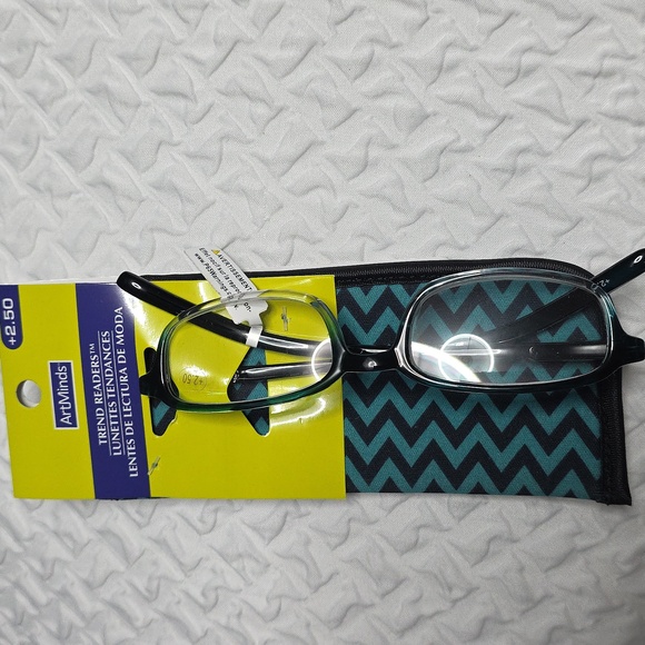 NWT READY TO WEAR READERS - Picture 1 of 6